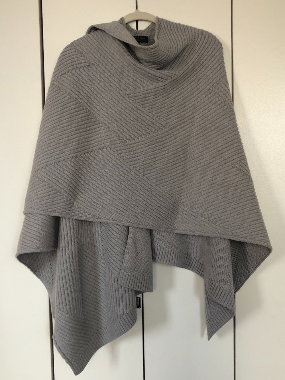RAG & BONE Light Gray Zig Zag Merino Wool Poncho Wrap Sweater Cape Shawl Shrug